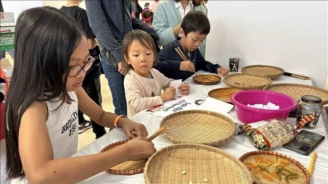 Launch of the 'Tieng Viet trong tim con' contest for Vietnamese children in Europe