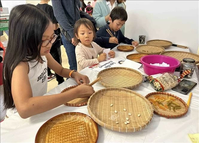 Launch of the 'Tieng Viet trong tim con' contest for Vietnamese children in Europe