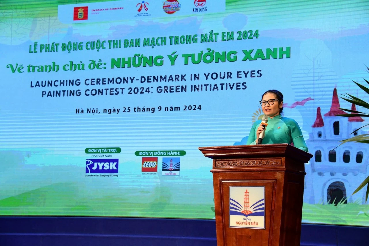 Bà Thuý kêu gọi các em học sinh Trường Nguyễn Siêu nói riêng và thí sinh Việt Nam nói chung hãy truyền đi thông điệp bảo vệ môi trường, để mỗi thế hệ ngày càng có ý thức trách nhiệm hơn với cuộc sống xung quanh. (Ảnh: Ngọc Anh) Bà Thuý kêu gọi các em học sinh Trường Nguyễn Siêu nói riêng và thí sinh Việt Nam nói chung hãy truyền đi thông điệp bảo vệ môi trường, để mỗi thế hệ ngày càng có ý thức trách nhiệm hơn với cuộc sống xung quanh. (Ảnh: Ngọc Anh)