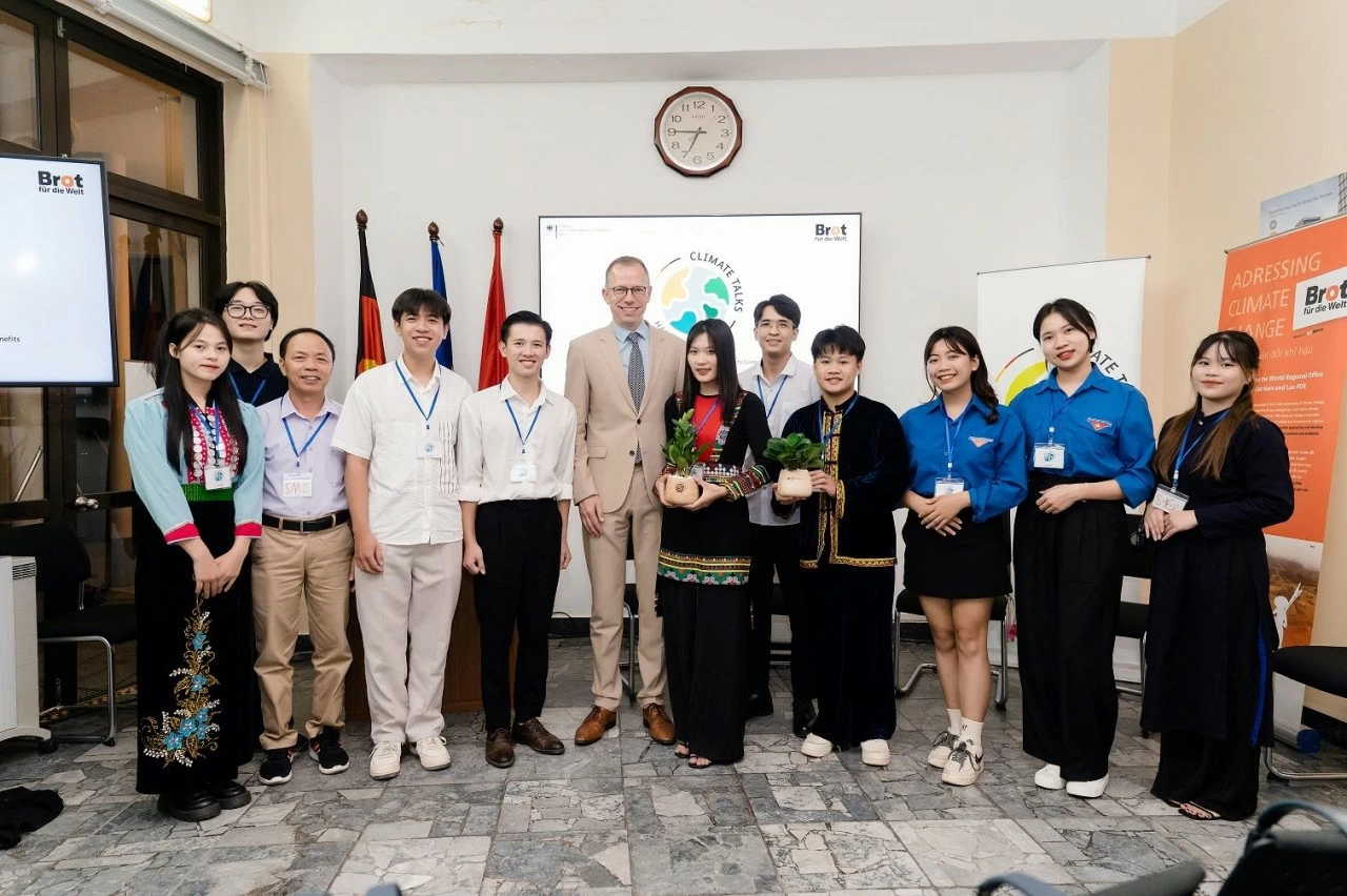 German Embassy presents 2nd edition of ‘Hanoi Climate Talks’ “Boosting the Power of Forests: From Climate Solutions to Community Benefits” German Embassy presents 2nd edition of ‘Hanoi Climate Talks’ “Boosting the Power of Forests: From Climate Solutions to Community Benefits”