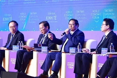 PM holds policy dialogue with experts, businesspeople PM holds policy dialogue with experts, businesspeople