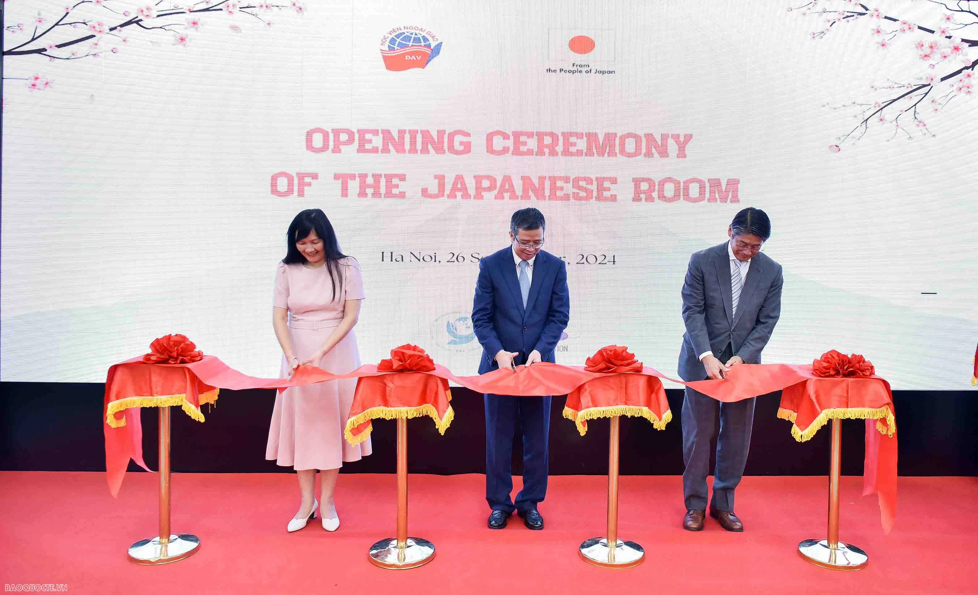 Opening ceremony of Japan Room at Diplomatic Academy Opening ceremony of Japan Room at Diplomatic Academy