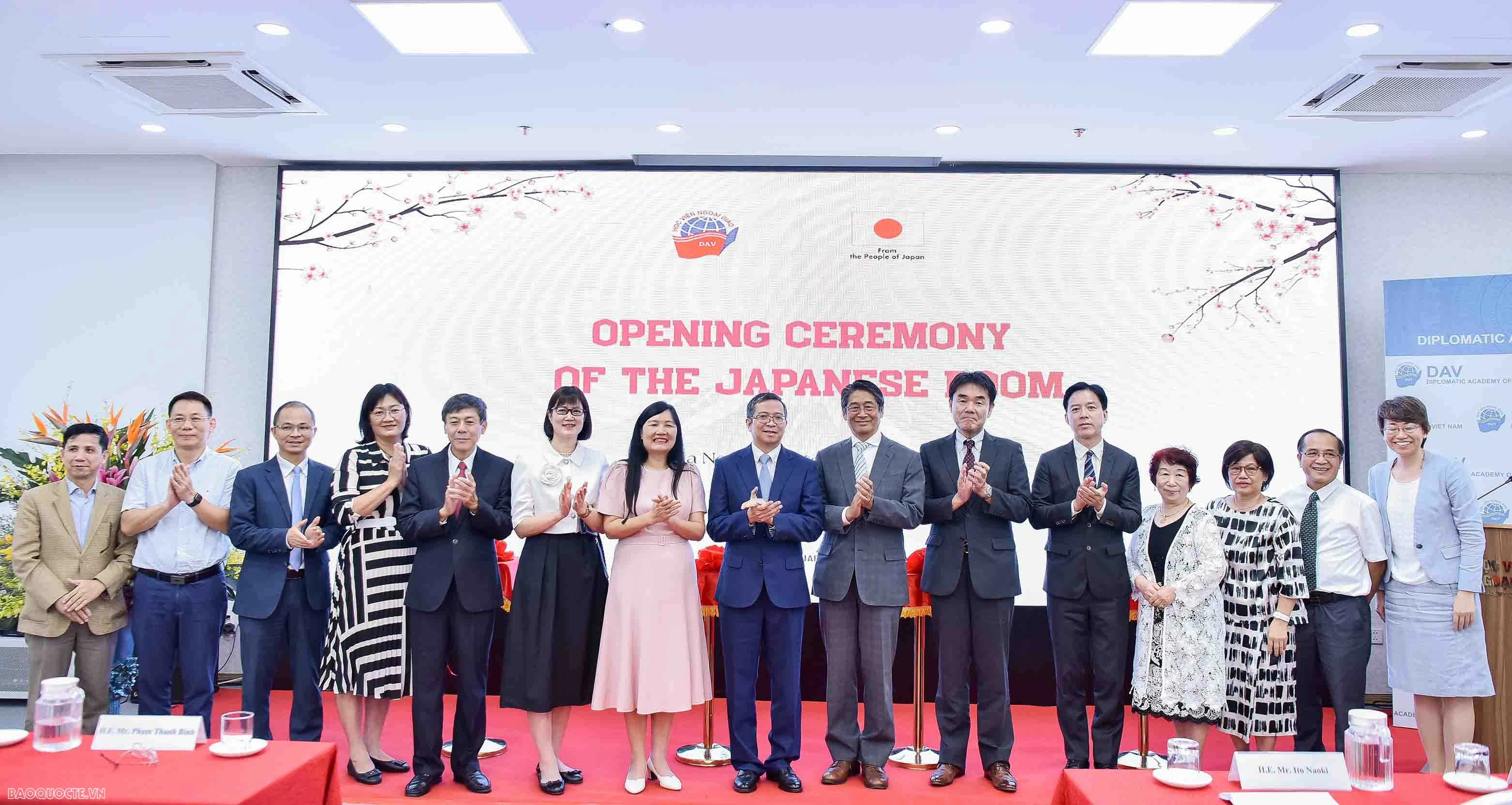 Opening ceremony of Japan Room at Diplomatic Academy Opening ceremony of Japan Room at Diplomatic Academy