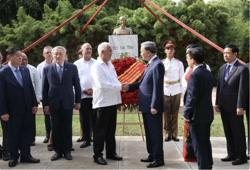 General Secretary, President To Lam pays floral tribute to President Ho Chi Minh in Havana, Cuba General Secretary, President To Lam pays floral tribute to President Ho Chi Minh in Havana, Cuba
