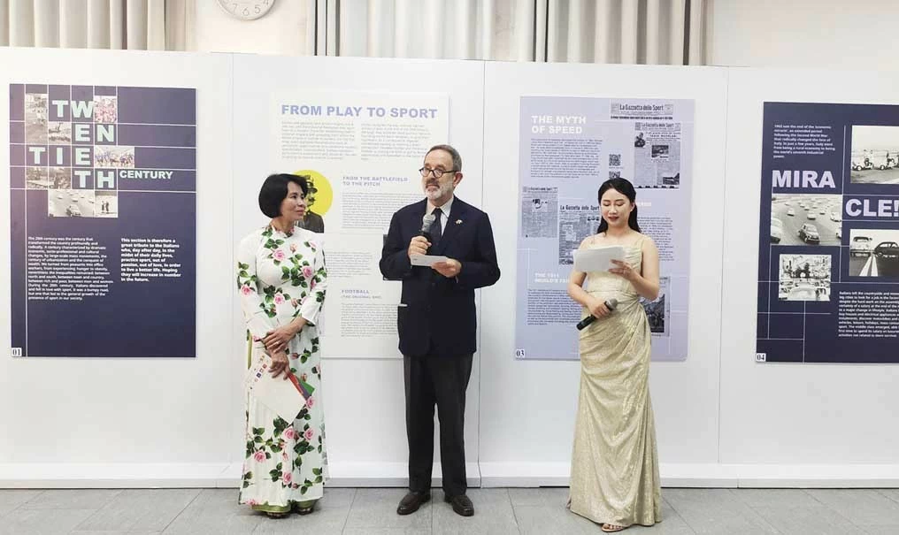 Exhibition 'Over the Limits. Italian Sport. Portrait of a Changing Country' in Hanoi Exhibition 'Over the Limits. Italian Sport. Portrait of a Changing Country' in Hanoi