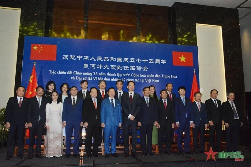 The Chinese Embassy in Vietnam hosted a banquet in Hanoi on September 27 evening to celebrate the 75th National Day of the People’s Republic of China The Chinese Embassy in Vietnam hosted a banquet in Hanoi on September 27 evening to celebrate the 75th National Day of the People’s Republic of China