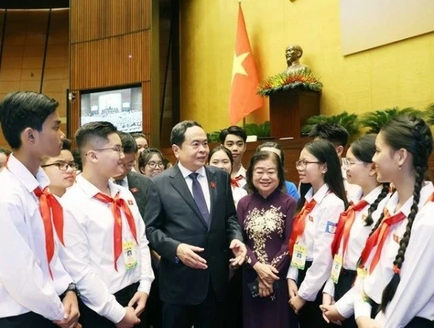 National Assembly Chairman Tran Thanh Man and the child delegates at the mock session in Hanoi on September 29. (Photo: VNA) National Assembly Chairman Tran Thanh Man and the child delegates at the mock session in Hanoi on September 29. (Photo: VNA)
