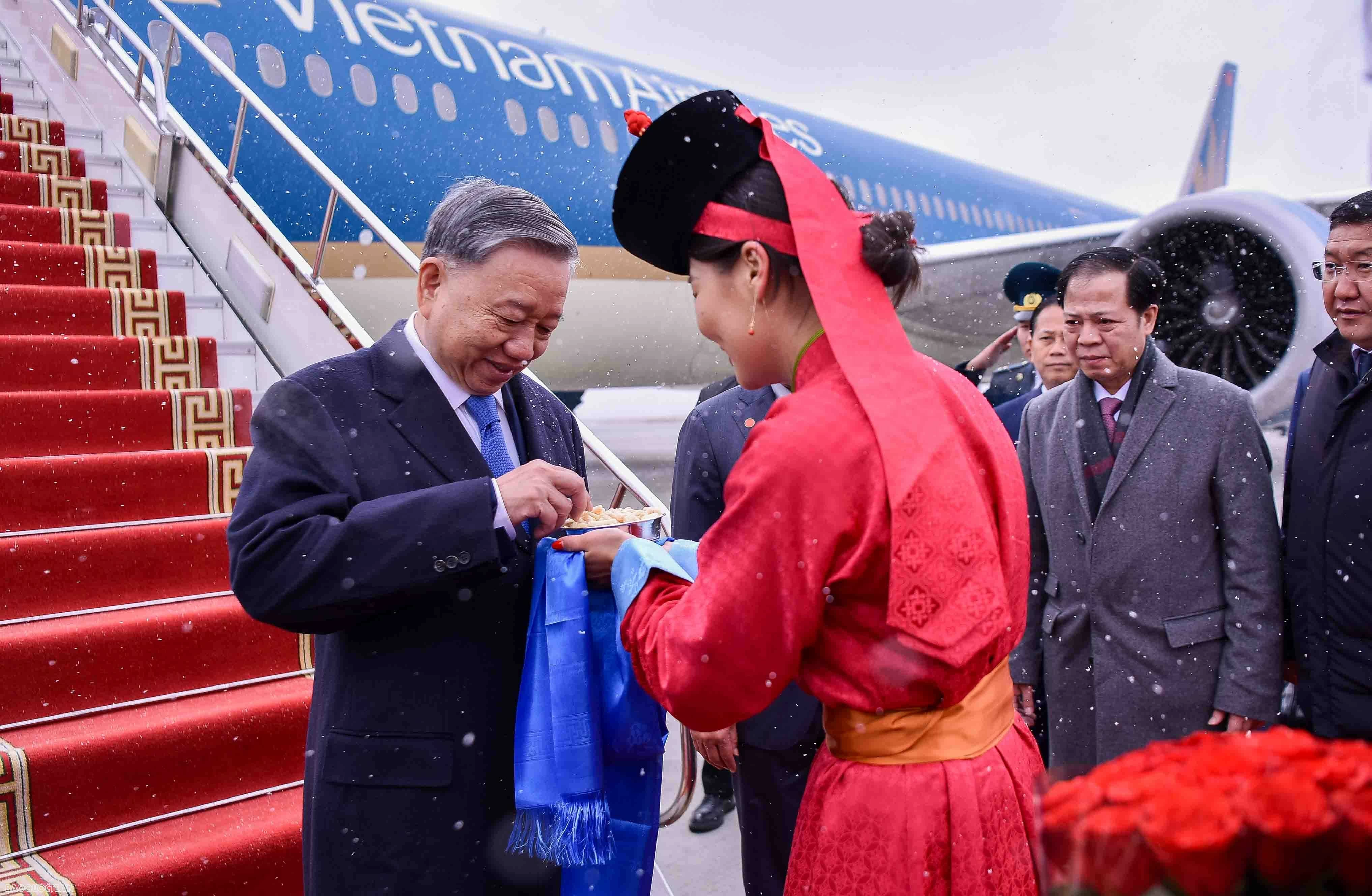 General Secretary, President To Lam arrives in Ulaanbaatar, beginning state visit to Mongolia General Secretary, President To Lam arrives in Ulaanbaatar, beginning state visit to Mongolia