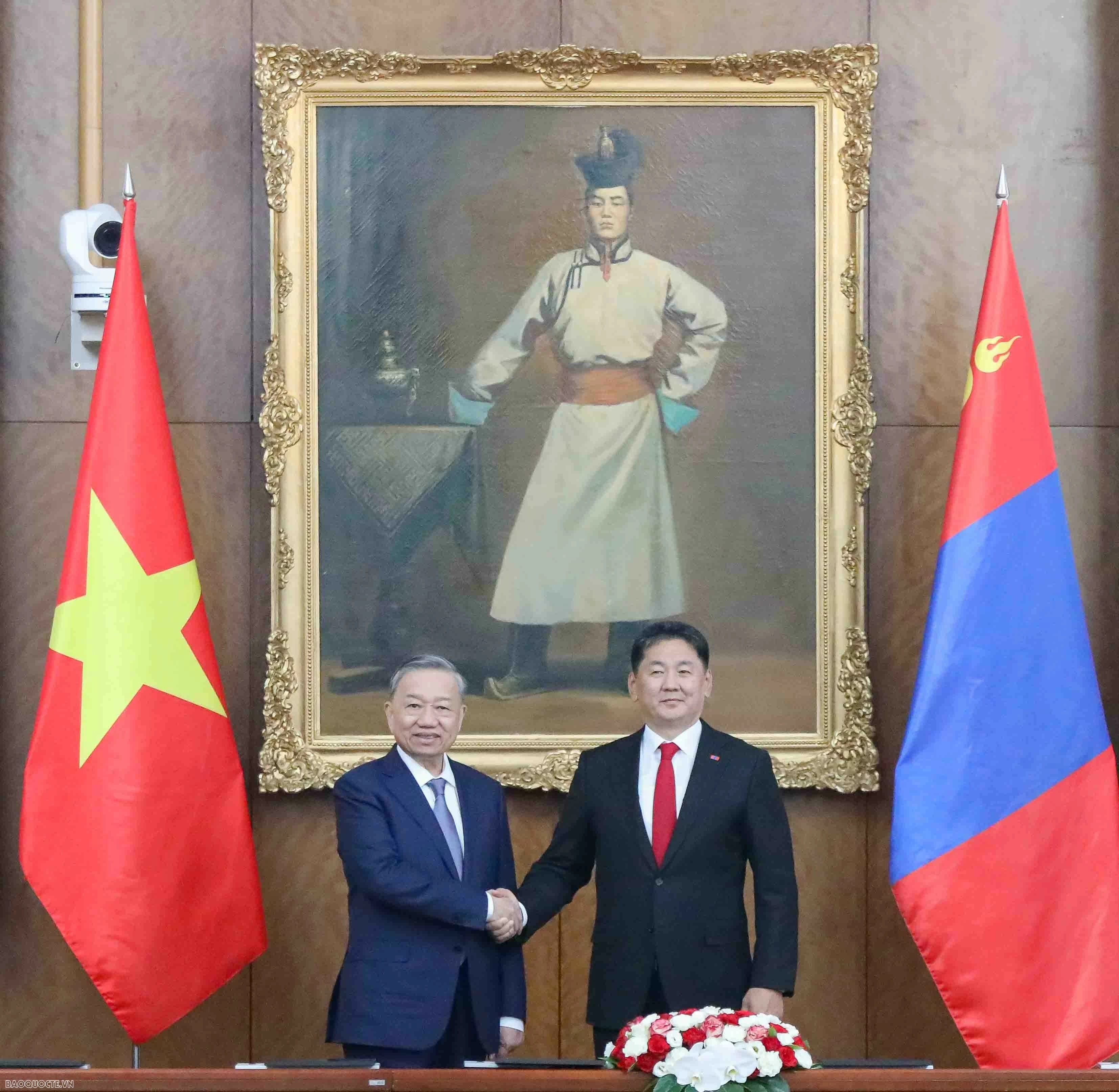 Vietnamese, Mongolian leaders hold talks in Ulaanbaatar Vietnamese, Mongolian leaders hold talks in Ulaanbaatar