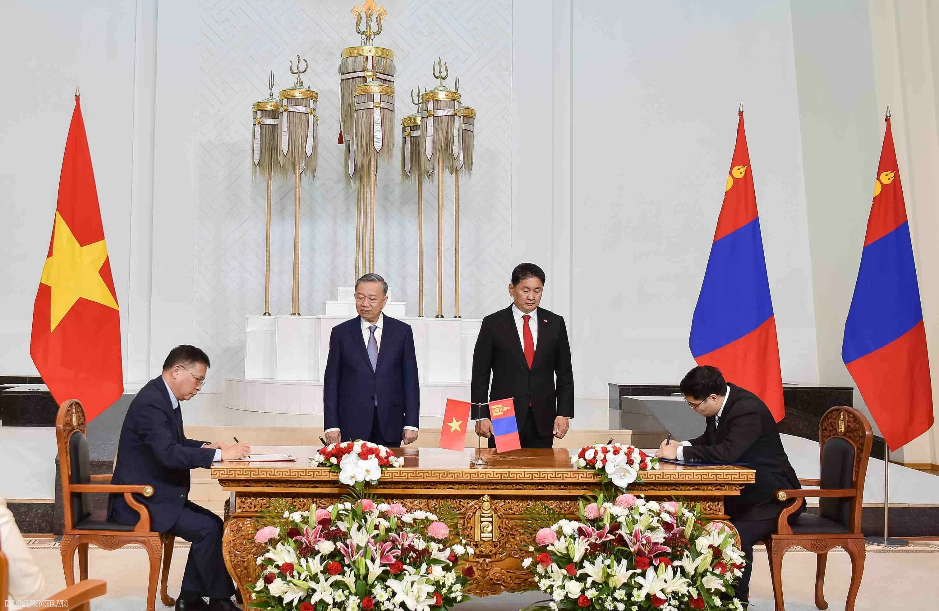 Vietnamese, Mongolian leaders hold talks in Ulaanbaatar Vietnamese, Mongolian leaders hold talks in Ulaanbaatar