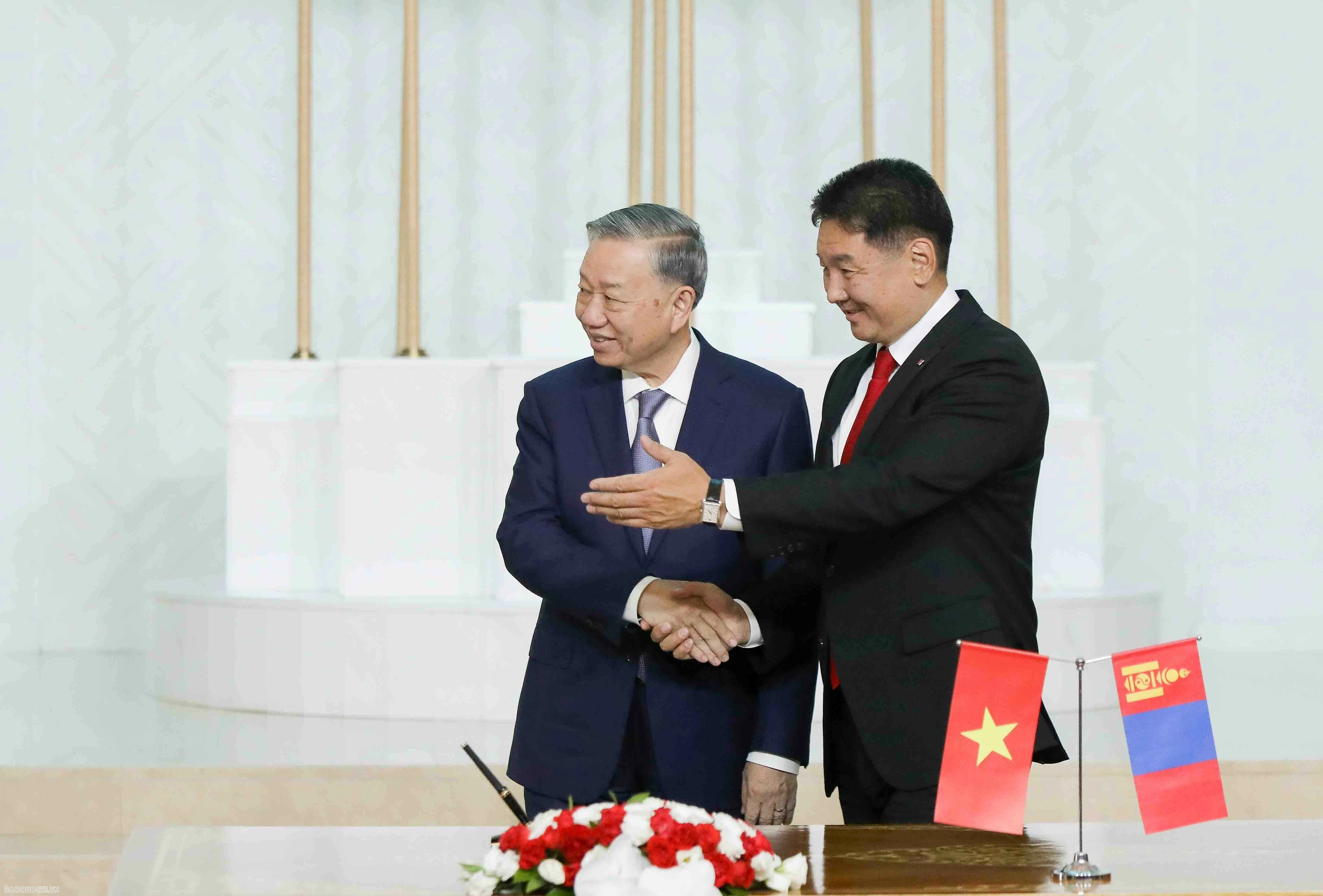 Vietnamese, Mongolian leaders hold talks in Ulaanbaatar Vietnamese, Mongolian leaders hold talks in Ulaanbaatar