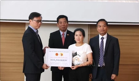 Donors in RoK honoured for helping typhoon victims Donors in RoK honoured for helping typhoon victims