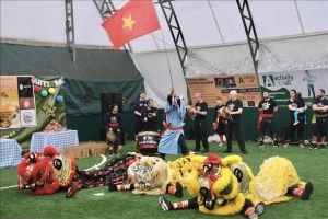 Vietnamese community in UK provides relief aid for Yagi victims Vietnamese community in UK provides relief aid for Yagi victims