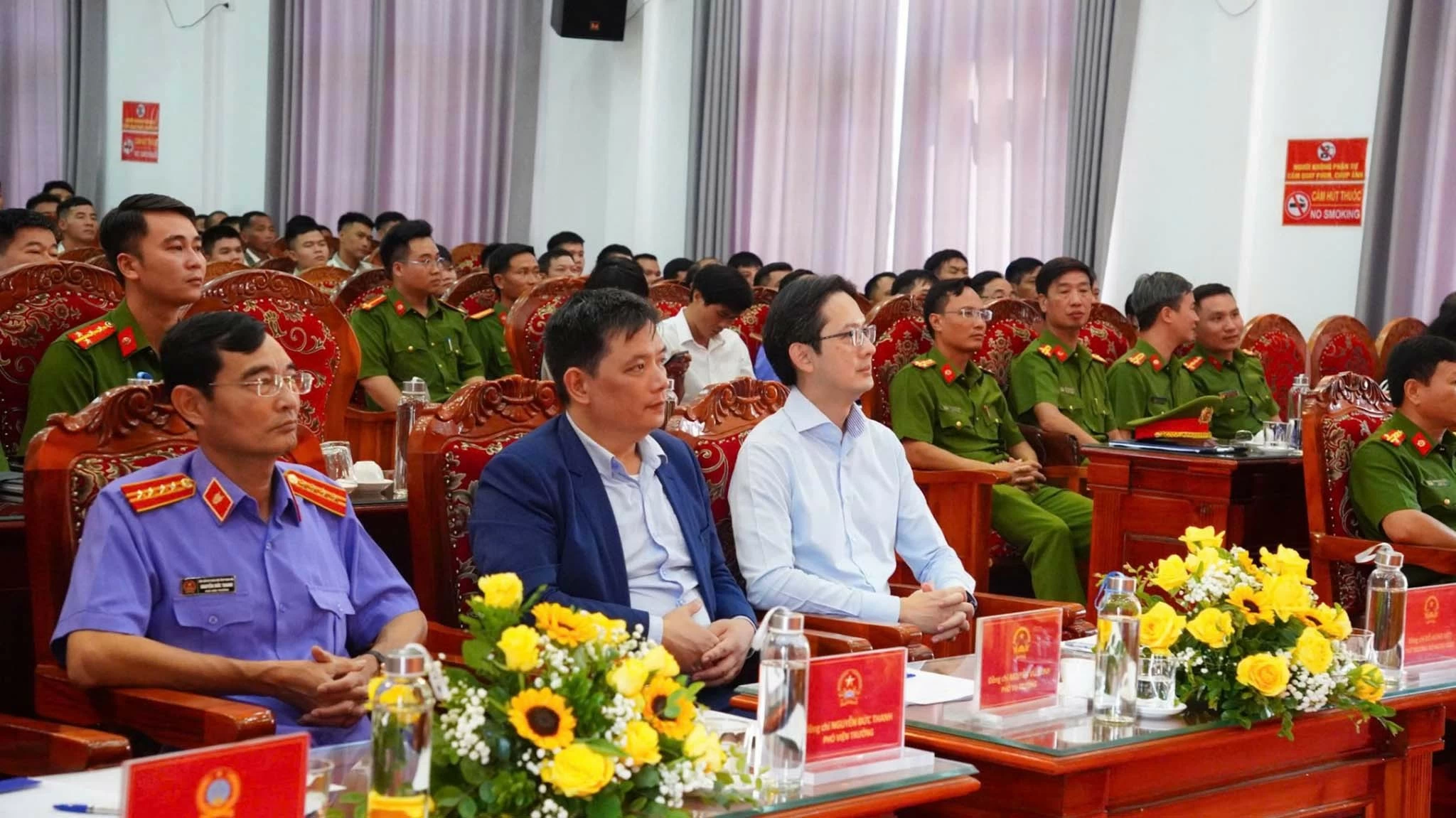Các đại biểu tham dự Lễ công bố quyết định của Chủ tịch nước về đặc xá năm 2024 tại Trại giam Thanh Cẩm. Các đại biểu tham dự Lễ công bố quyết định của Chủ tịch nước về đặc xá năm 2024 tại Trại giam Thanh Cẩm.