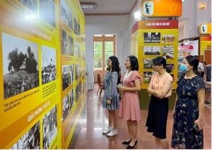 Book exhibition to mark 70th anniversary of Hanoi’s Liberation Day Book exhibition to mark 70th anniversary of Hanoi’s Liberation Day