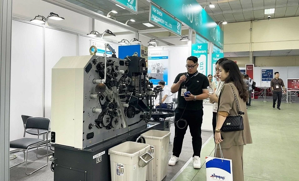 Nhiều công nghệ, giải pháp tiên tiến ngành cơ khí chính xác, tự động hóa góp mặt tại MTA Hanoi 2024 Precision engineering and manufacturing expo opens in Hanoi