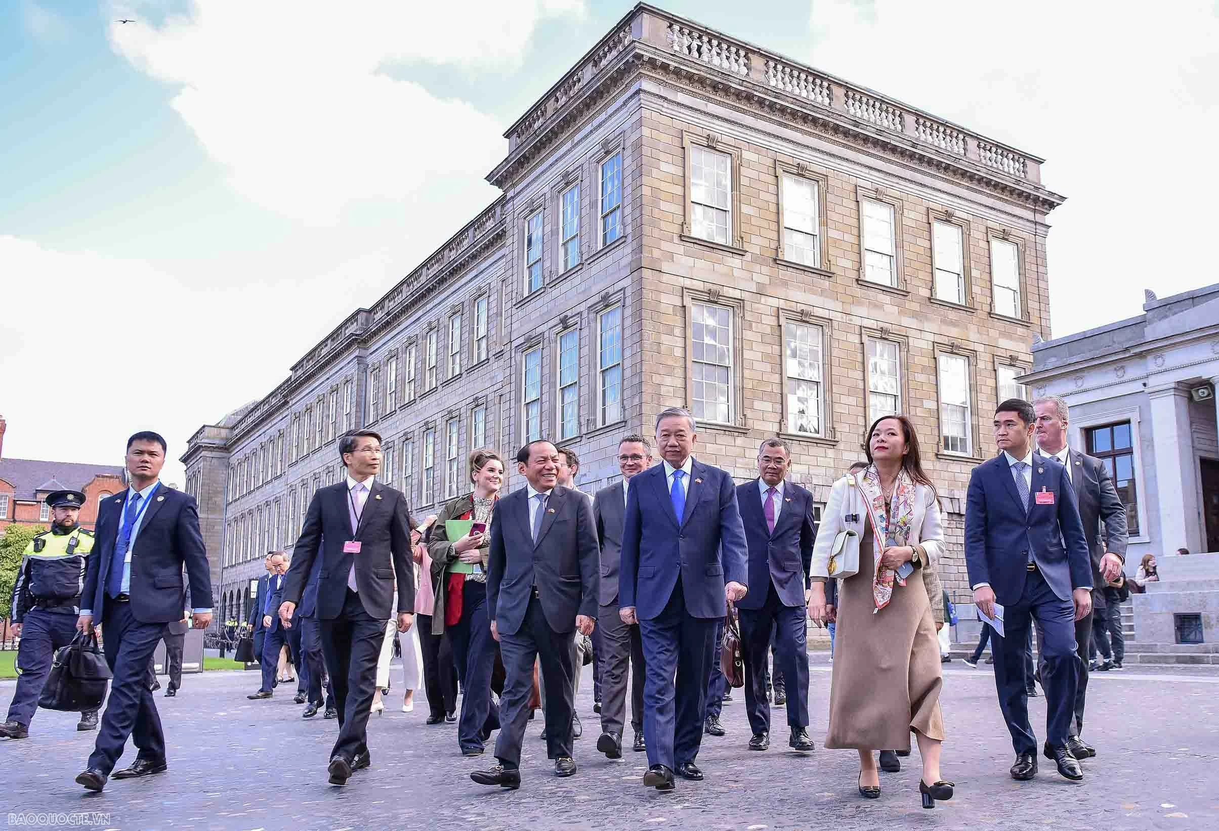 Viet Nam - Ireland Friendship and Cooperation: A Vision for a New Era of Peace, Cooperation, and Development Viet Nam - Ireland Friendship and Cooperation: A Vision for a New Era of Peace, Cooperation, and Development