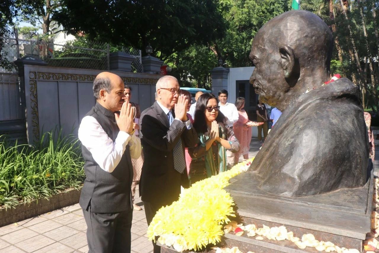 Ambassador Sandeep Arya at the 155th birth anniversary of Mahatma Gandhi in Hanoi Ambassador Sandeep Arya at the 155th birth anniversary of Mahatma Gandhi in Hanoi