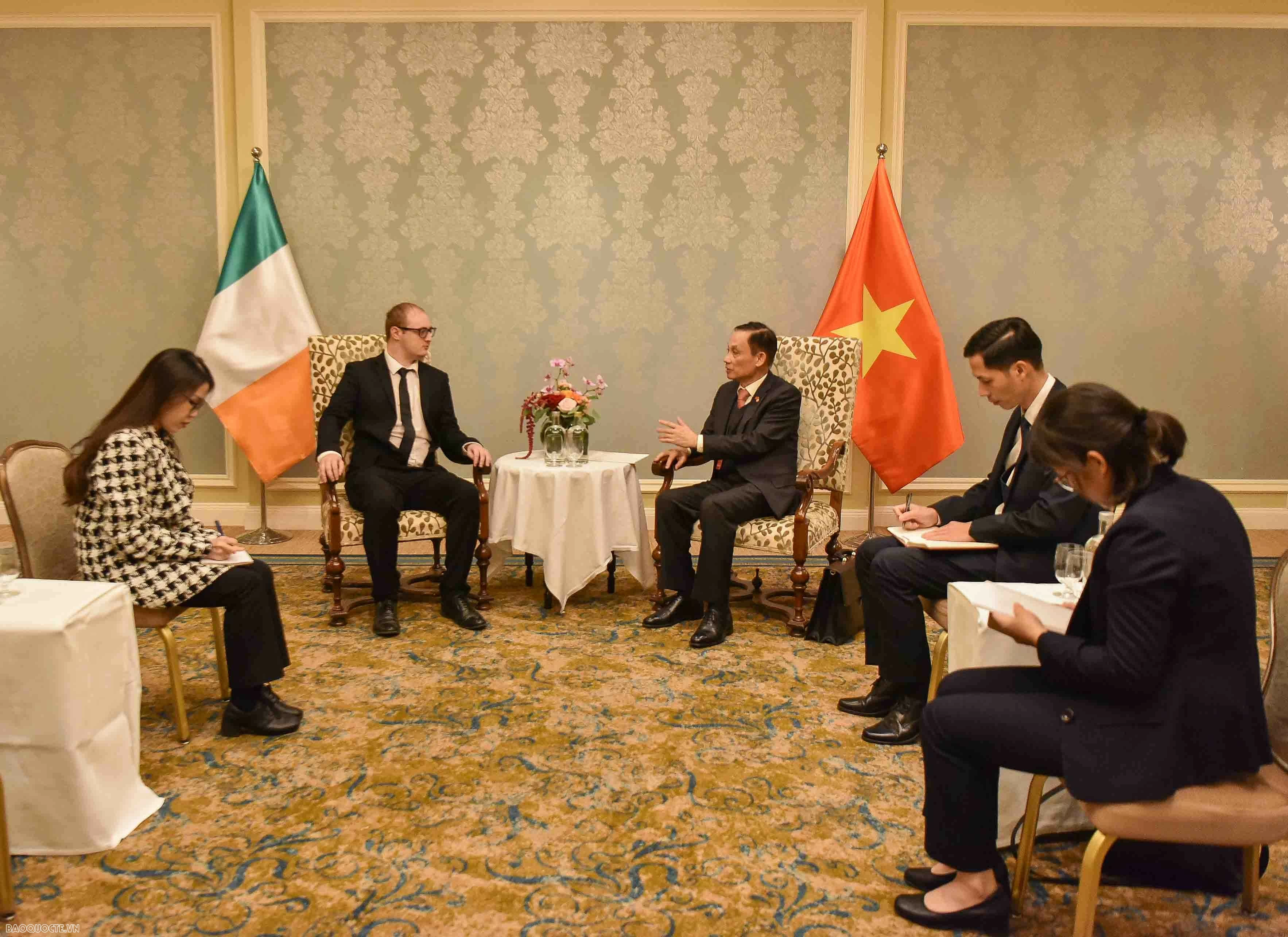 Vietnamese, Irish high-ranking Party officials meet Vietnamese, Irish high-ranking Party officials meet