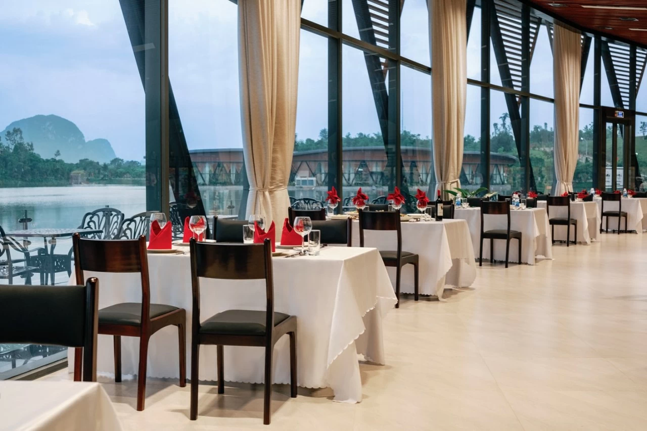 Không gian ẩm thực sang trọng và đẳng cấp Không gian ẩm thực sang trọng và đẳng cấp