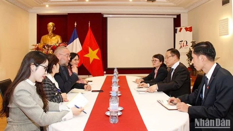 Party Secretary Le Hoai Trung works with National Secretary of French Socialist Party for International Relations