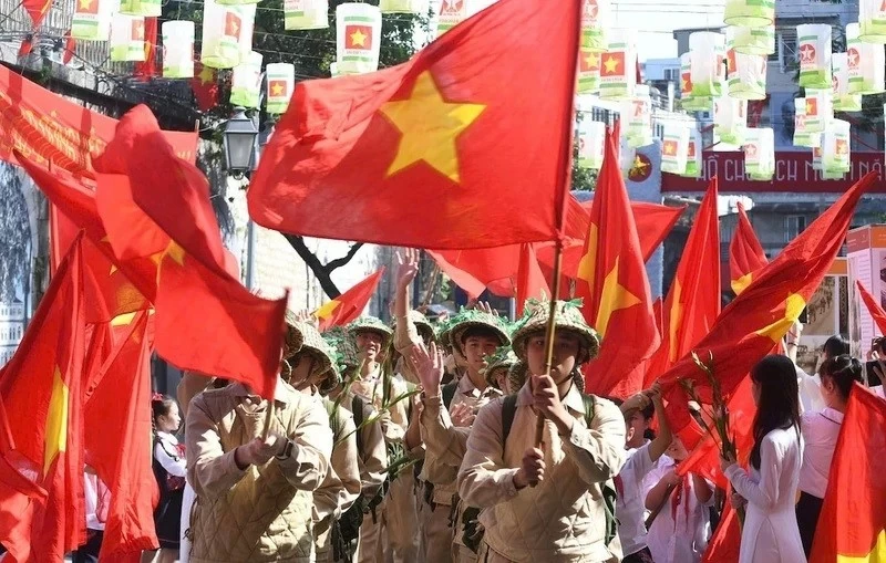 Recreating the image of the victorious army returning home. (Photo: NDO) Recreating the image of the victorious army returning home. (Photo: NDO)