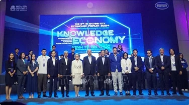 WEF leader holds talkshow with young entrepreneurs, students in HCM City WEF leader holds talkshow with young entrepreneurs, students in HCM City