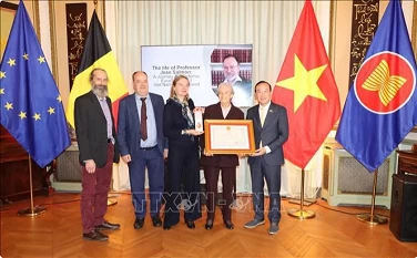 Late Belgian professor honoured with Vietnam’s Friendship Order Late Belgian professor honoured with Vietnam’s Friendship Order