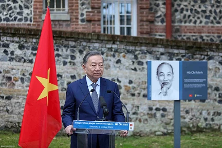 Top leader attends inauguration of memorial plaque honouring President Ho Chi Minh in France Top leader attends inauguration of memorial plaque honouring President Ho Chi Minh in France