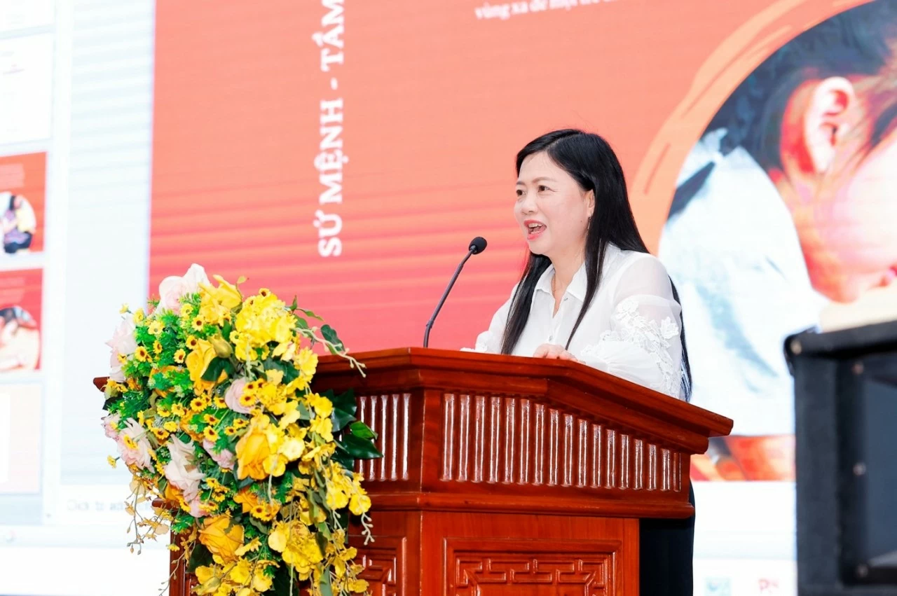 Bà Trần La Giang, Trưởng Phòng giáo dục thành phố Sơn La phát biểu kết thúc Hội thảo. Bà Trần La Giang, Trưởng Phòng giáo dục thành phố Sơn La phát biểu kết thúc Hội thảo.