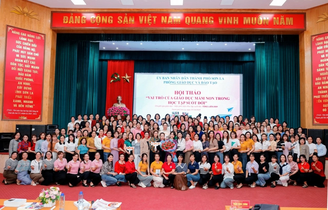 Các đại biểu đại diện ngành giáo dục mầm non thành phố Sơn La tham dự Hội thảo. Các đại biểu đại diện ngành giáo dục mầm non thành phố Sơn La tham dự Hội thảo.