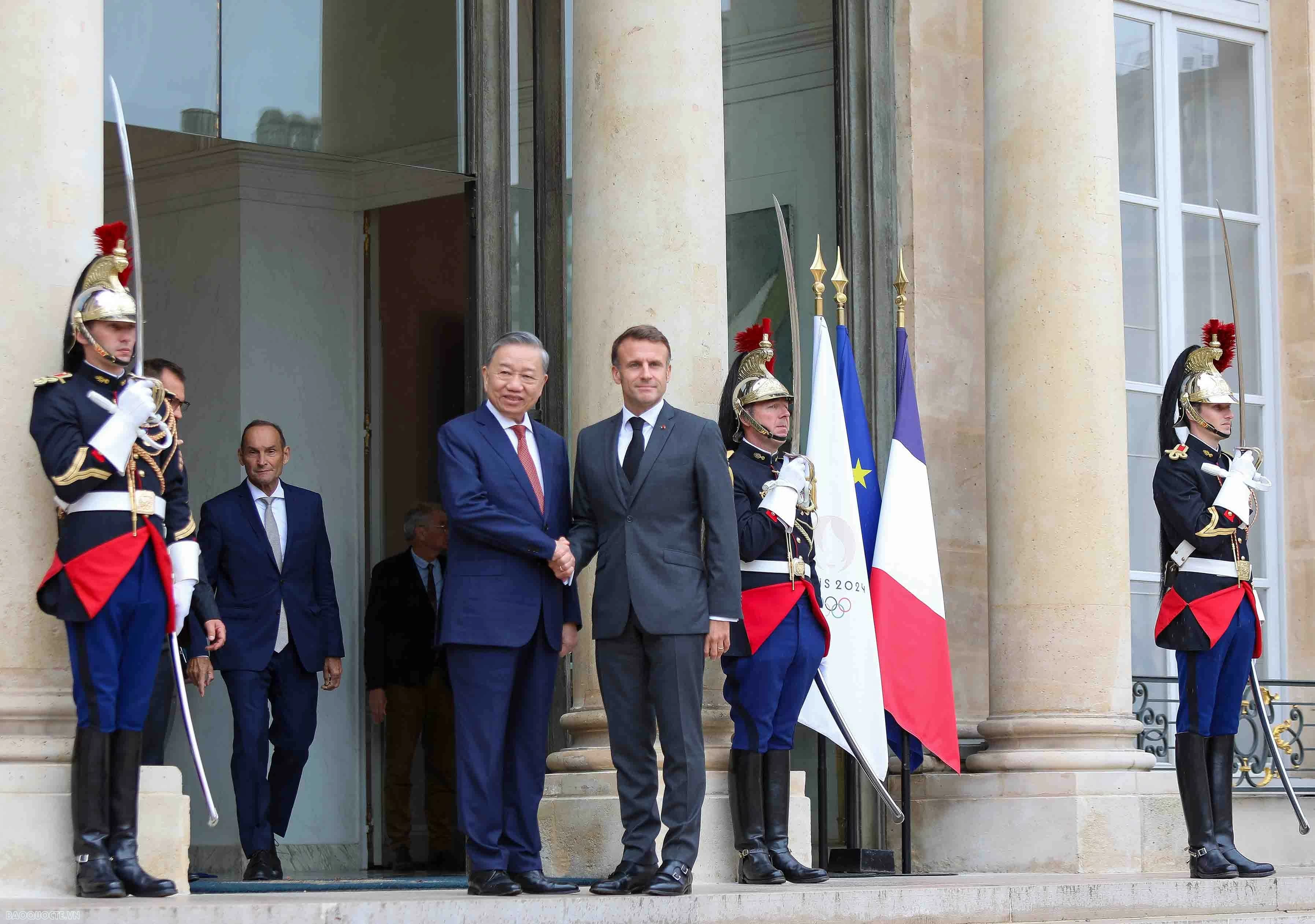 Tổng thống Pháp Emmanuel Macron đón và hội đàm với Tổng Bí thư, Chủ tịch nước Tô Lâm General Secretary, President To Lam and French President Emmanuel Macron hold talks in Paris