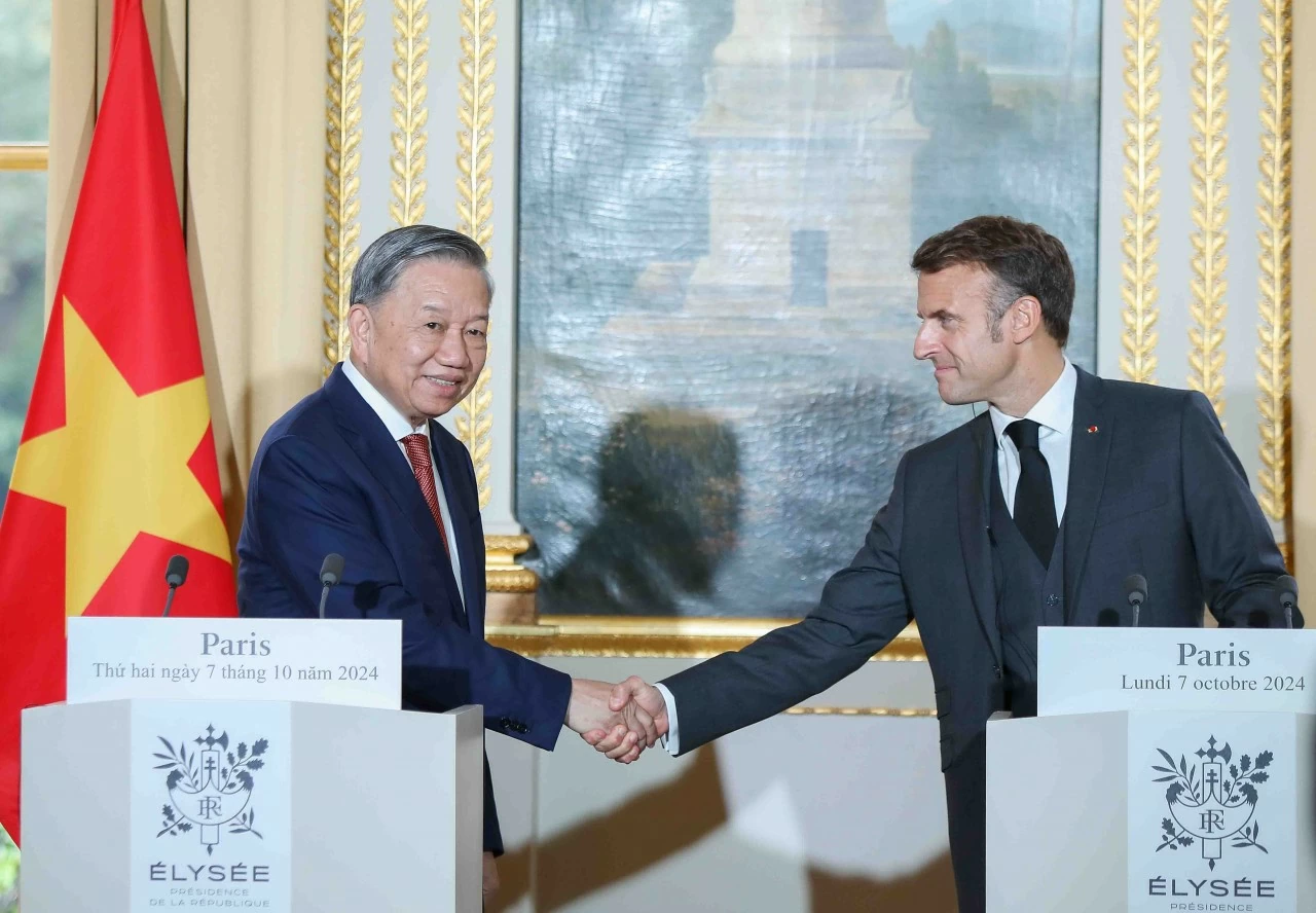 Vietnam, France adopted Joint Statement on elevation of bilateral ties to Comprehensive Strategic Partnership Vietnam, France adopted Joint Statement on elevation of bilateral ties to Comprehensive Strategic Partnership