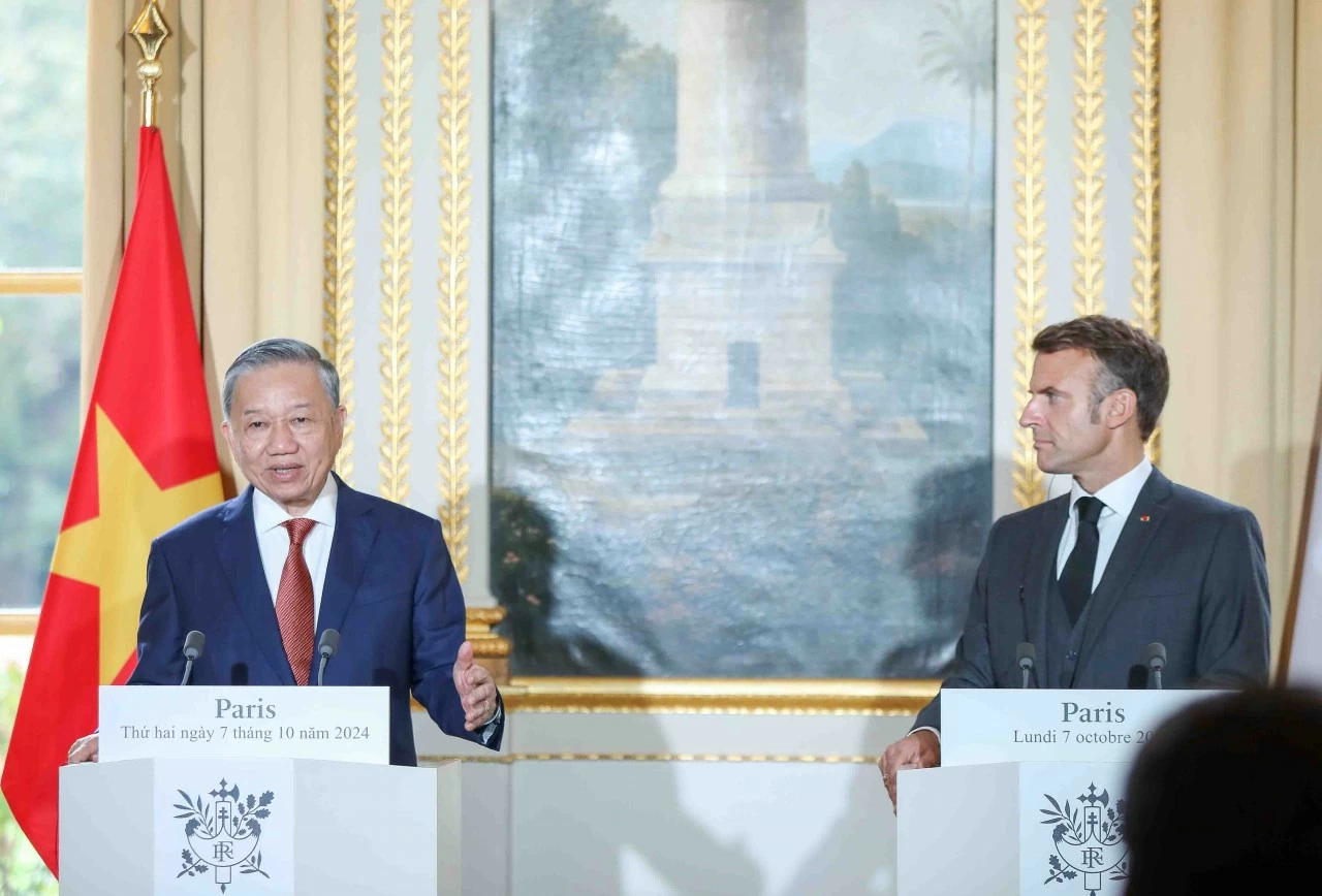 France becomes first EU country to have comprehensive strategic partnership with Vietnam France becomes first EU country to have comprehensive strategic partnership with Vietnam