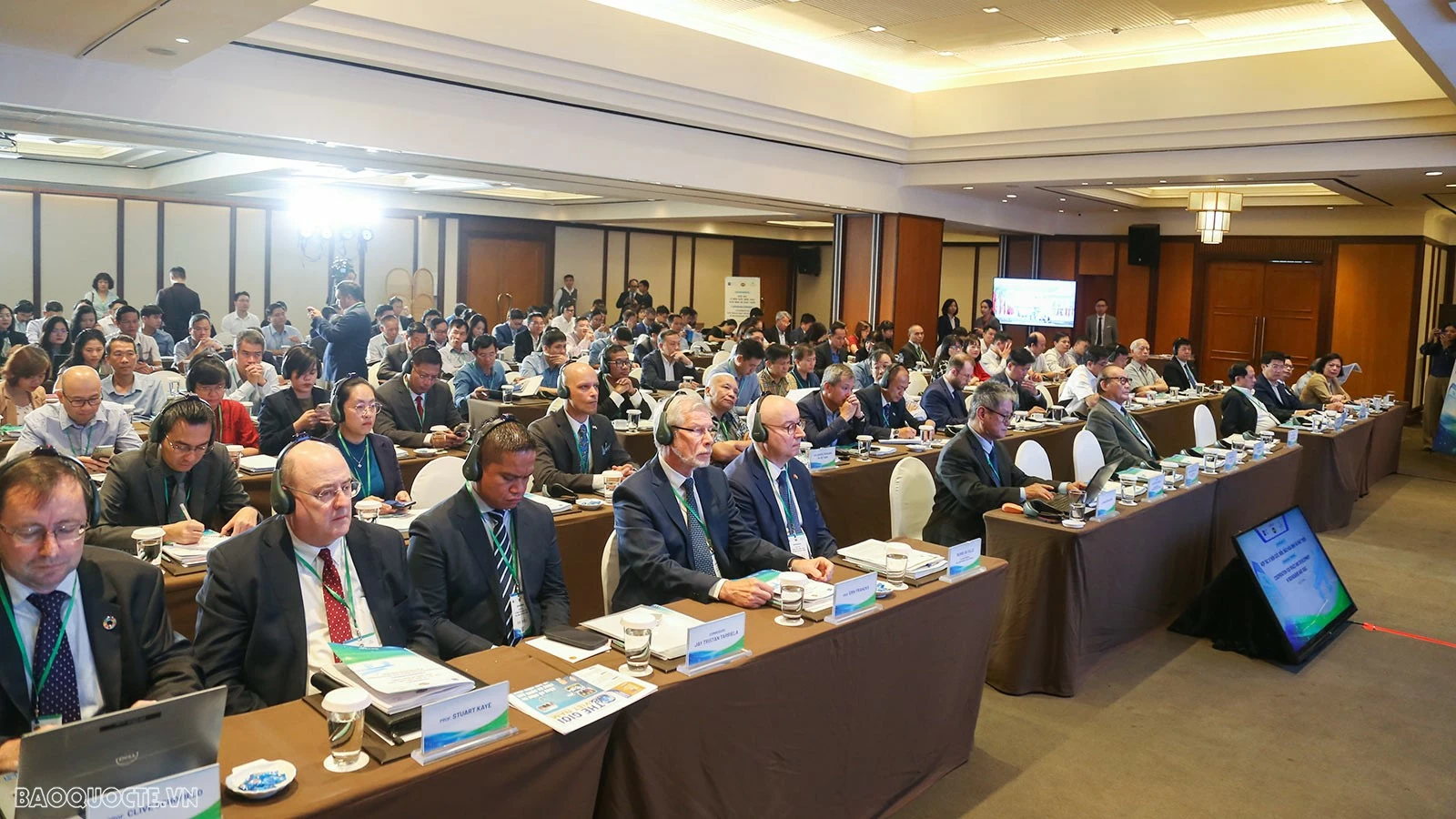 Vietnam's remarkable diplomatic efforts for peace and development in boundaries and seas Vietnam's remarkable diplomatic efforts for peace and development in boundaries and seas