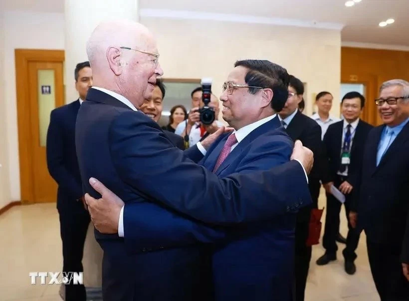 PM Pham Minh Chinh discusses new development trends with WEF’s leader PM Pham Minh Chinh discusses new development trends with WEF’s leader
