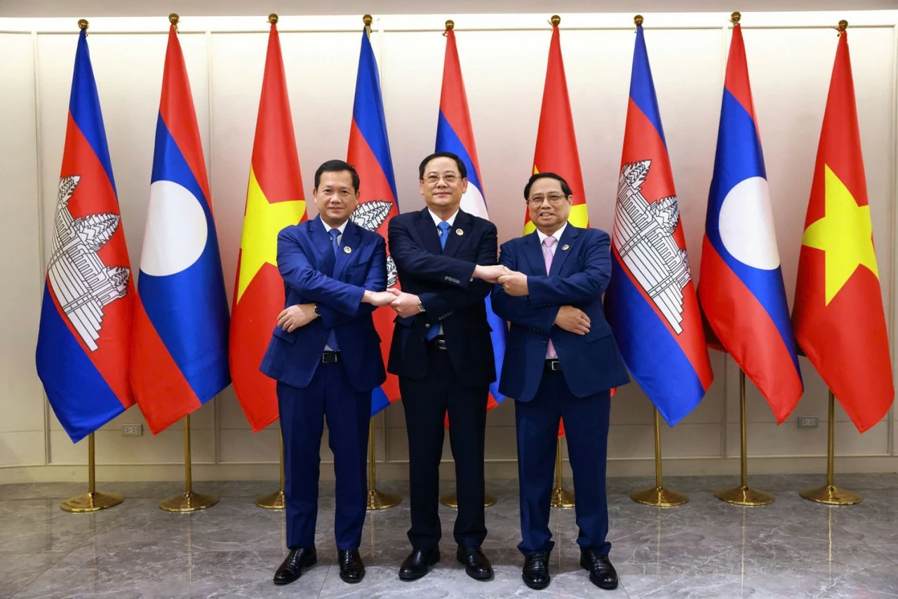 Vietnam, Laos, Cambodia Prime Ministers discuss measures to promote ties