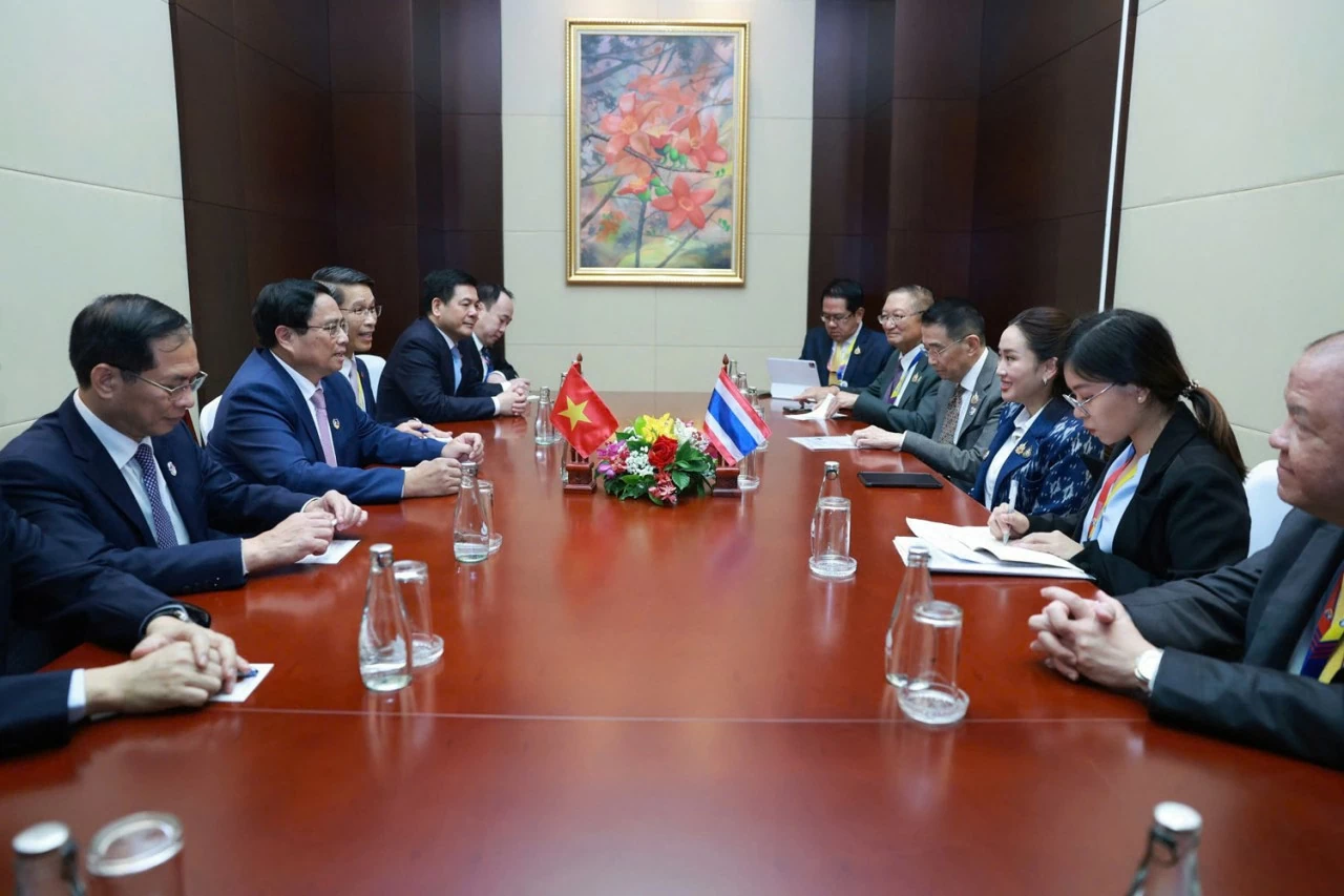 Vietnam, Thailand Prime Ministers meet on occasion of ASEAN Summits in Laos Vietnam, Thailand Prime Ministers meet on occasion of ASEAN Summits in Laos