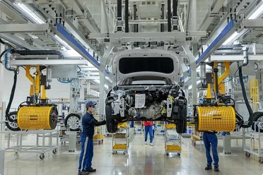 Vietnam's auto sales surge by 45% thanks to registration fee support policy Vietnam's auto sales surge by 45% thanks to registration fee support policy