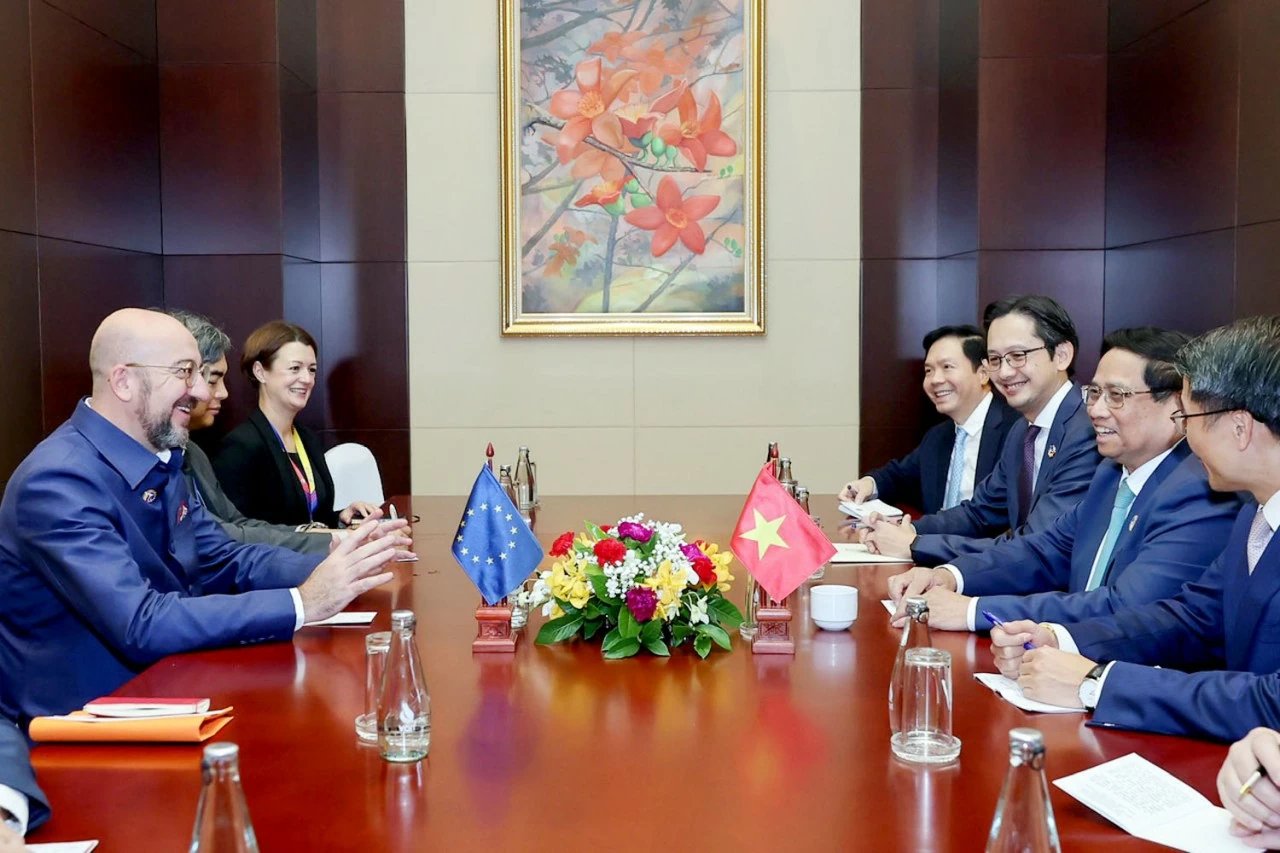 PM Pham Minh Chinh meets with EC President Charles Michel in Vientiane PM Pham Minh Chinh meets with EC President Charles Michel in Vientiane