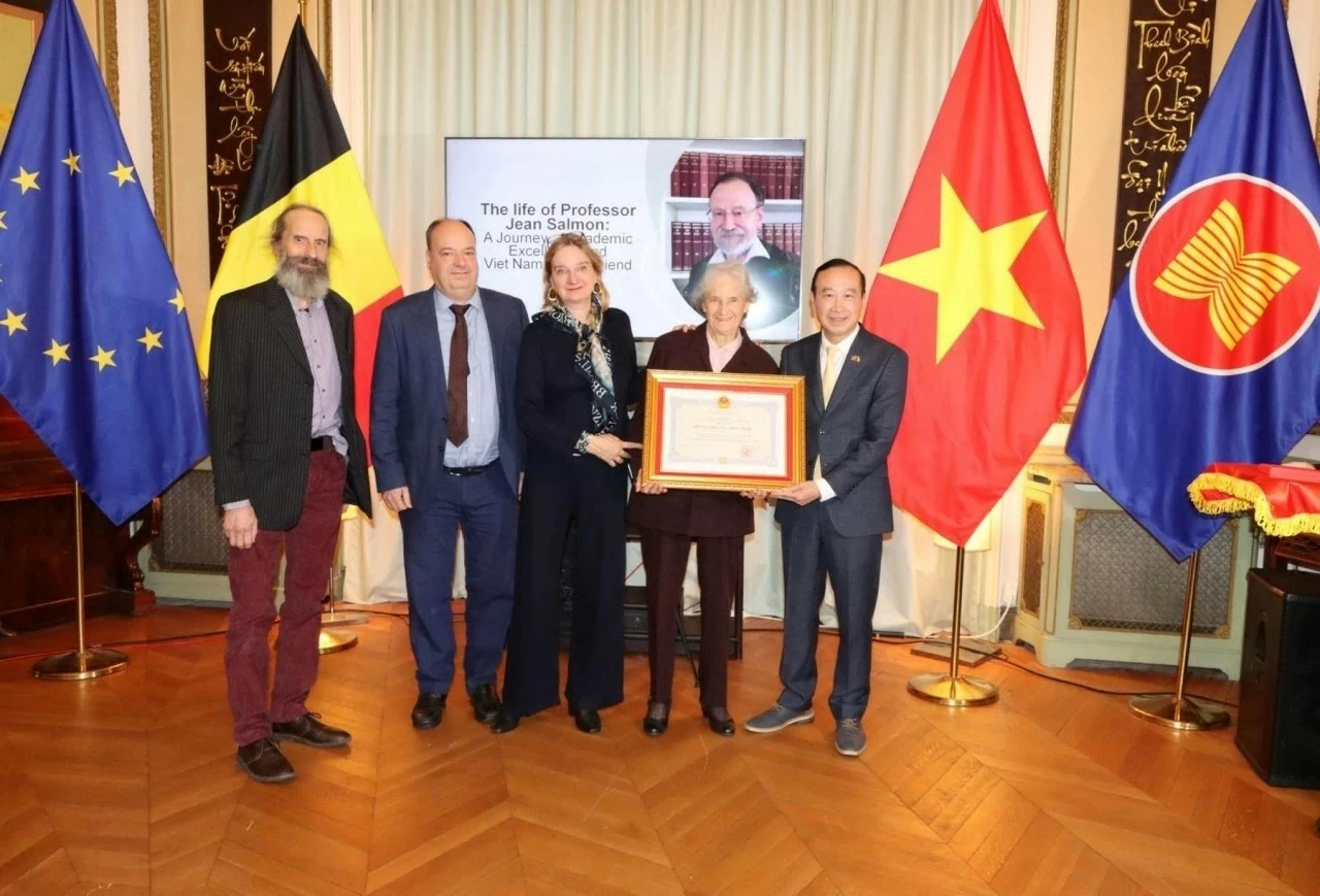 Vietnam's remarkable diplomatic efforts for peace and development in boundaries and seas Vietnam's remarkable diplomatic efforts for peace and development in boundaries and seas