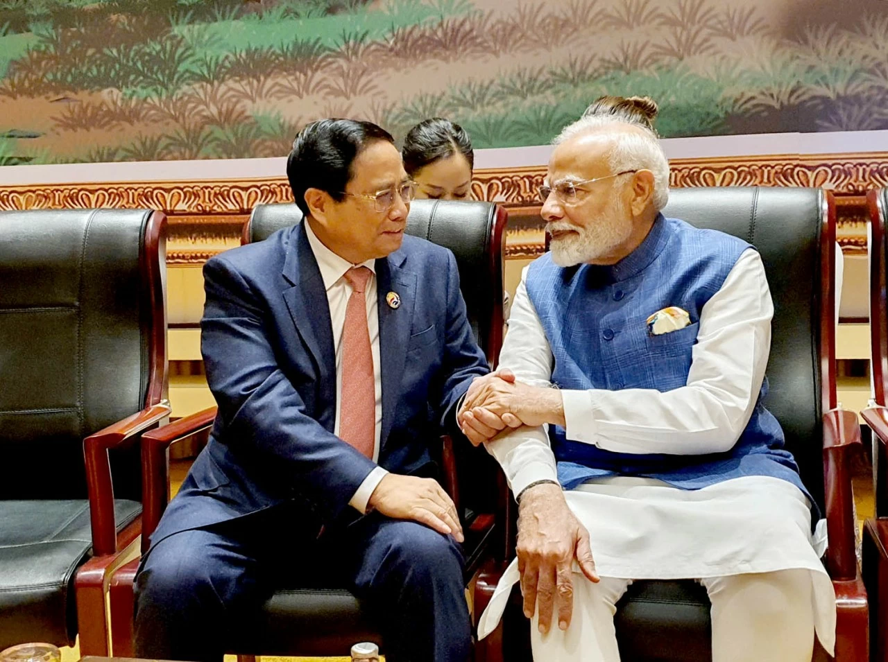 Vietnam, India Prime Ministers meet on occasion of ASEAN Summits in Vientiane Vietnam, India Prime Ministers meet on occasion of ASEAN Summits in Vientiane