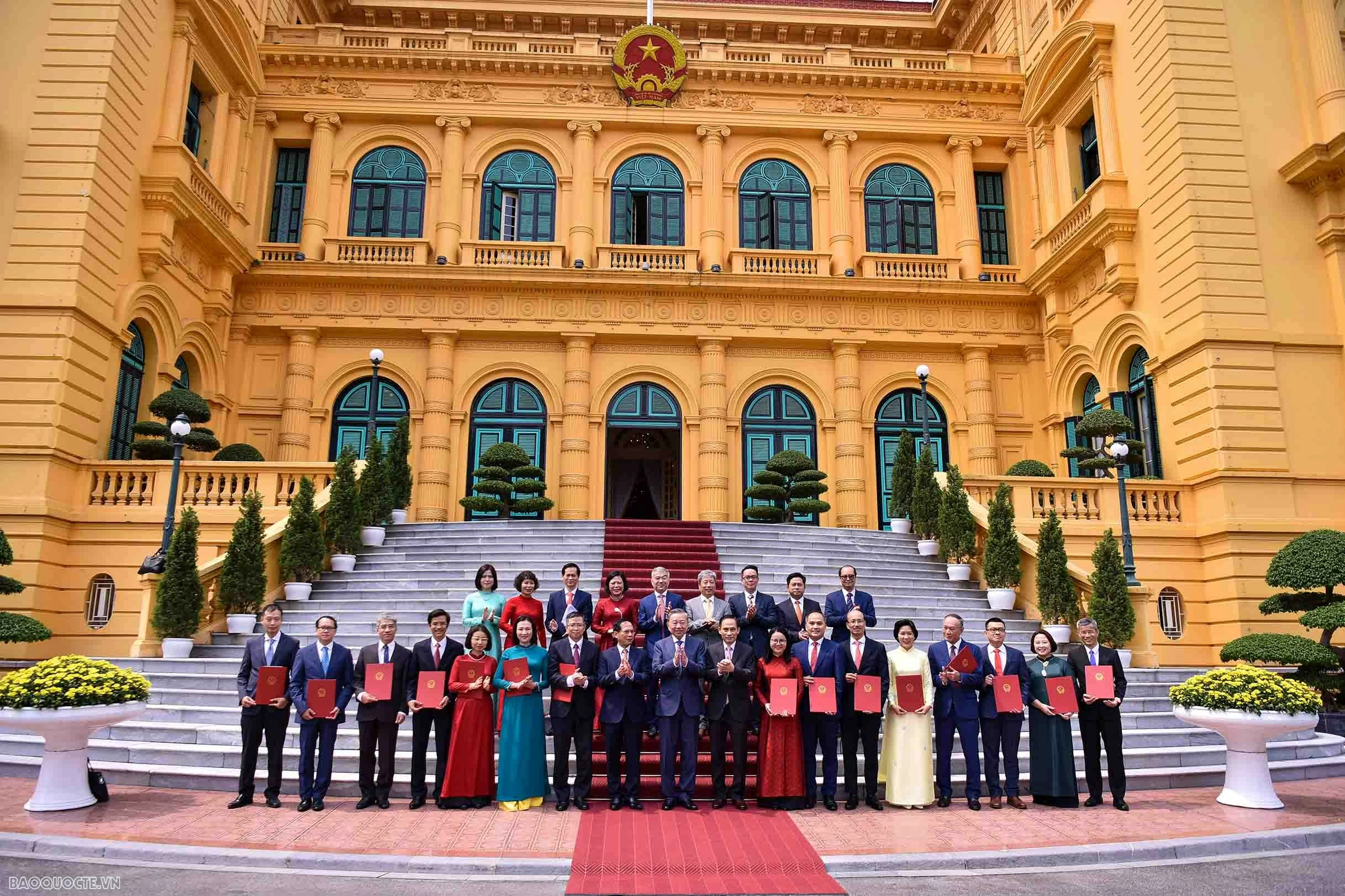 General Secretary, President To Lam presents appointment decisions to Ambassadors General Secretary, President To Lam presents appointment decisions to Ambassadors