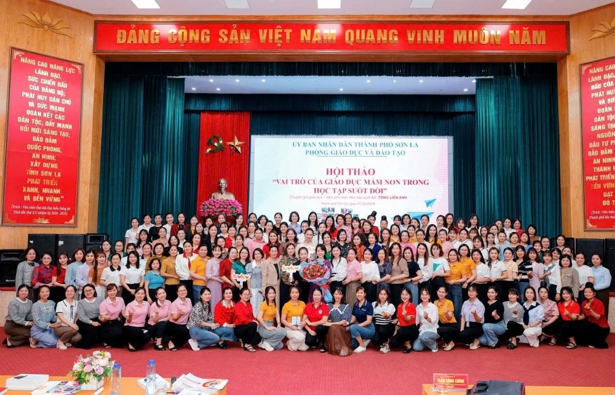 Giáo viên mầm non trên địa bàn thành phố Sơn La  được tỉm hiểu về vai trò của giáo dục mầm non đối với học tập suốt đời.