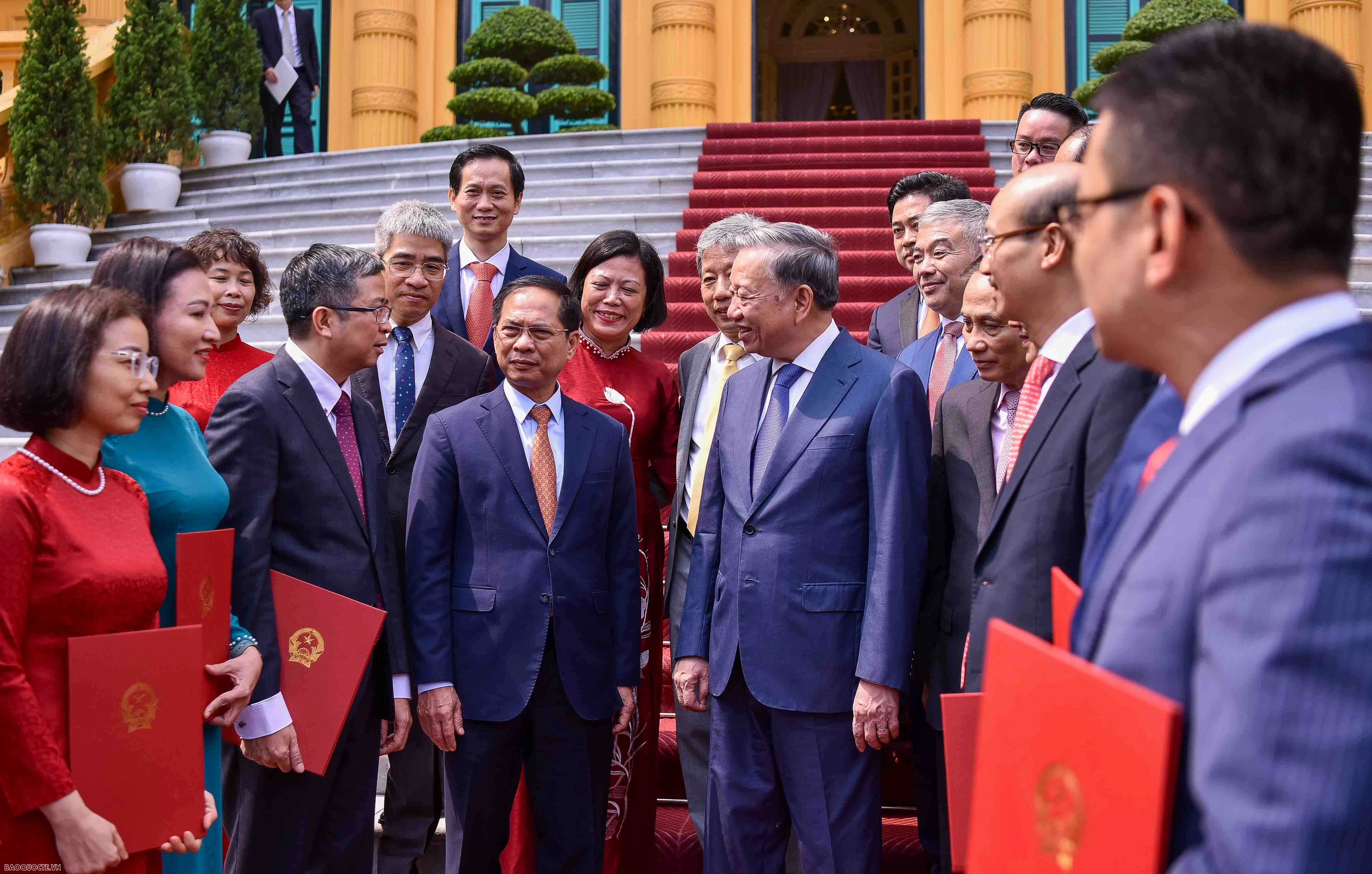 General Secretary, President To Lam presents appointment decisions to Ambassadors General Secretary, President To Lam presents appointment decisions to Ambassadors