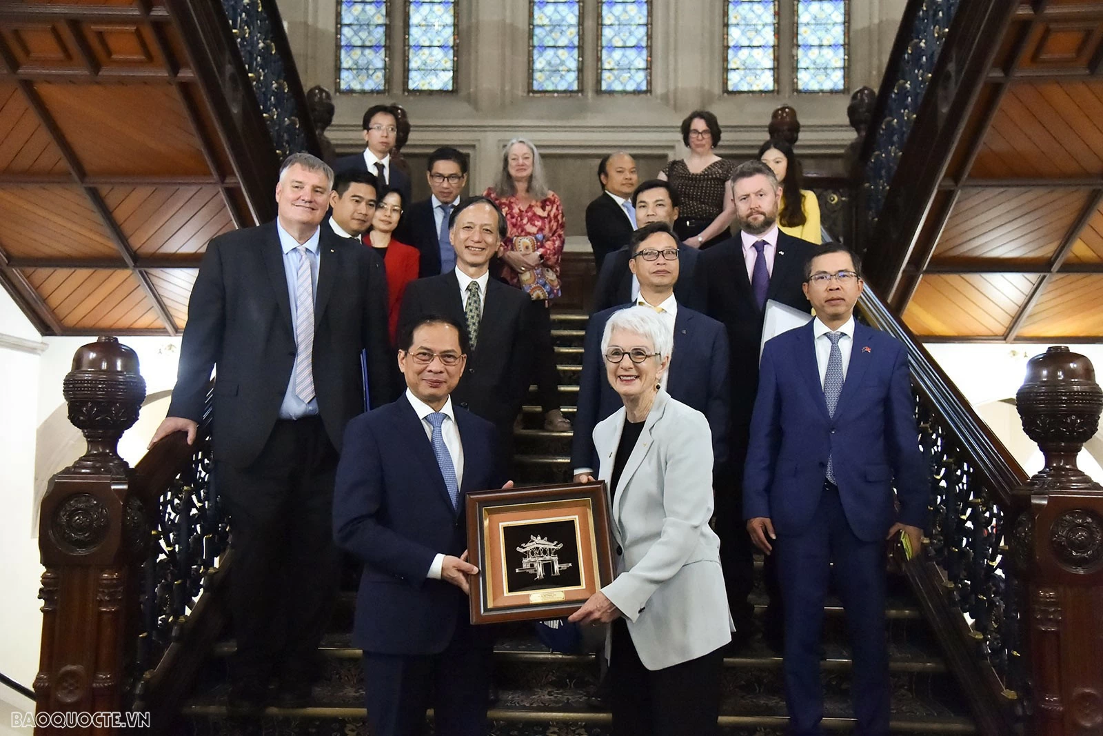 Deputy PM, FM Bui Thanh Son and Australian Minister Don Farrell hold a meeting in Adelaide Deputy PM, FM Bui Thanh Son and Australian Minister Don Farrell hold a meeting in Adelaide
