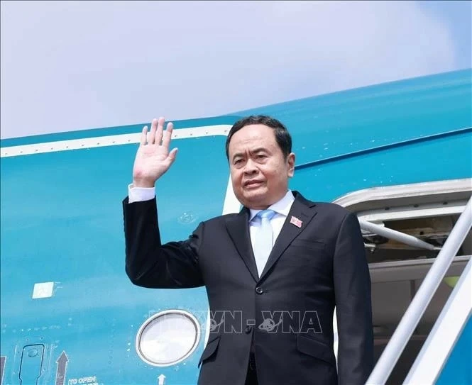 NA Chairman Tran Thanh Man left Hanoi for official visit to Laos, attendance at AIPA-45 NA Chairman Tran Thanh Man left Hanoi for official visit to Laos, attendance at AIPA-45