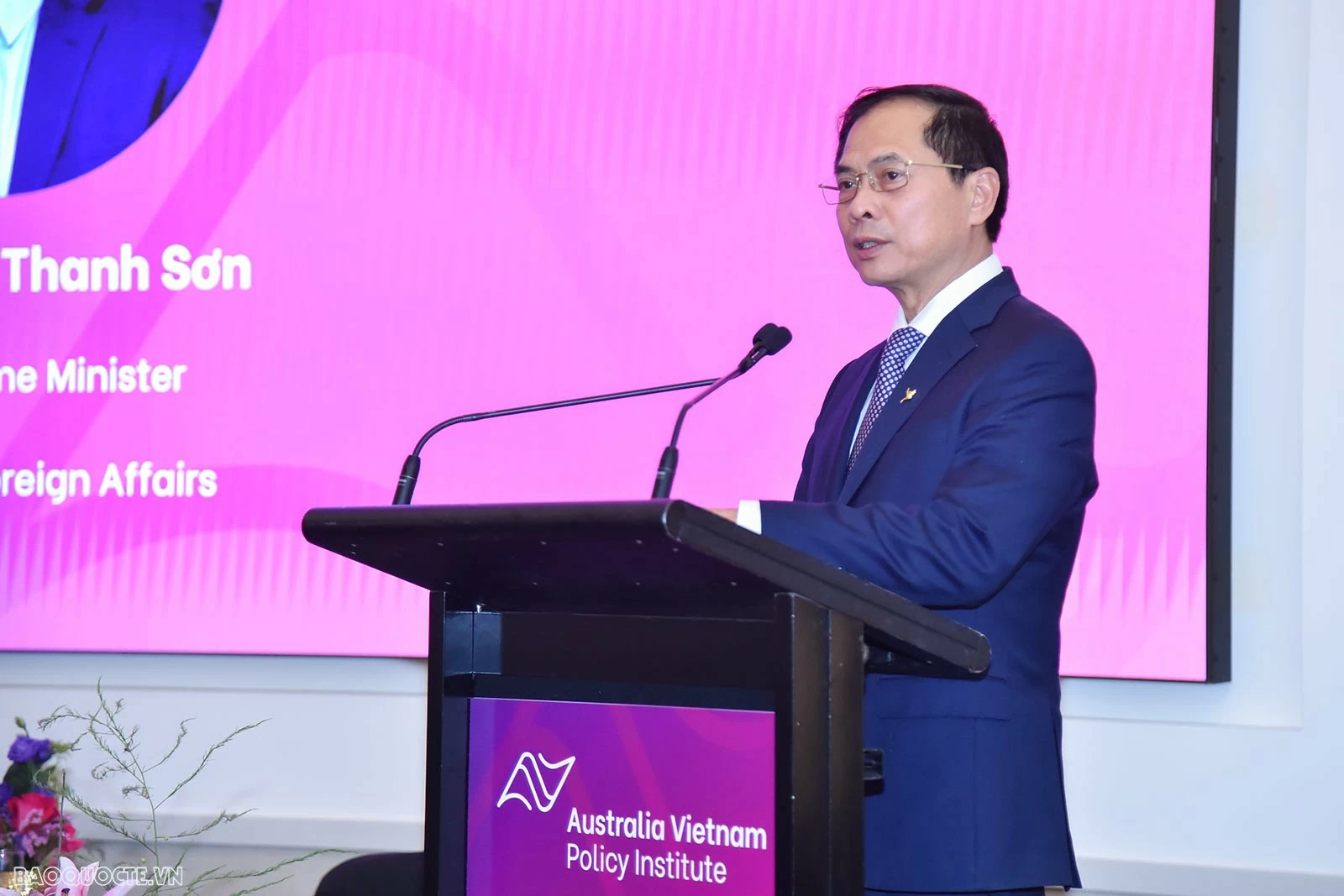 Deputy PM, FM Bui Thanh Son and Australian Minister Don Farrell hold a meeting in Adelaide Deputy PM, FM Bui Thanh Son and Australian Minister Don Farrell hold a meeting in Adelaide