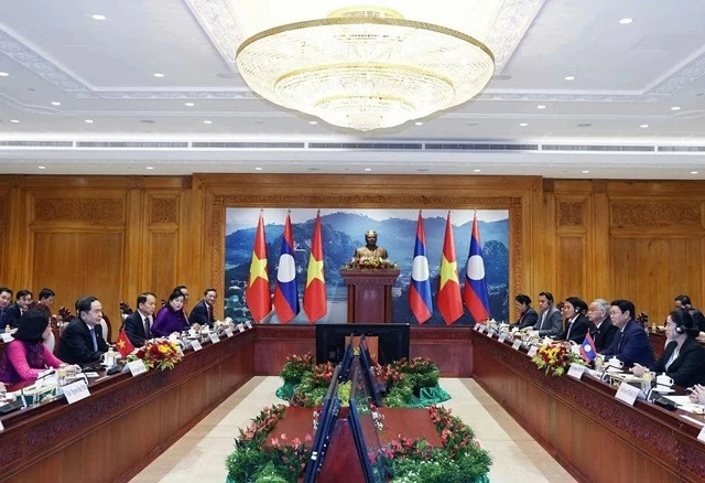 Vietnam, Laos top legislators hold talks in Vientiane Vietnam, Laos top legislators hold talks in Vientiane