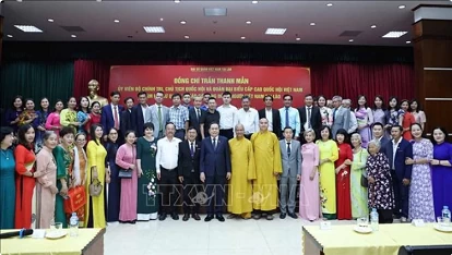 NA Chairman meets with representatives of Vietnamese community in Laos NA Chairman meets with representatives of Vietnamese community in Laos